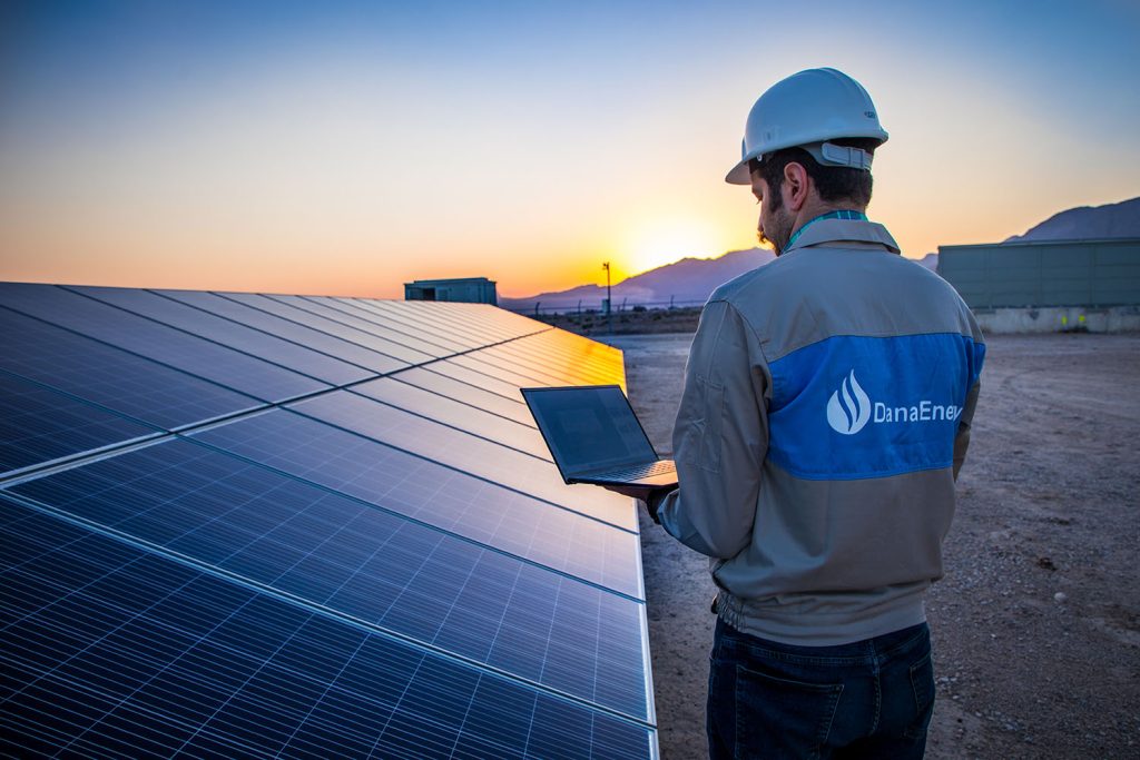 مزرعه خورشیدی انرژی دانا